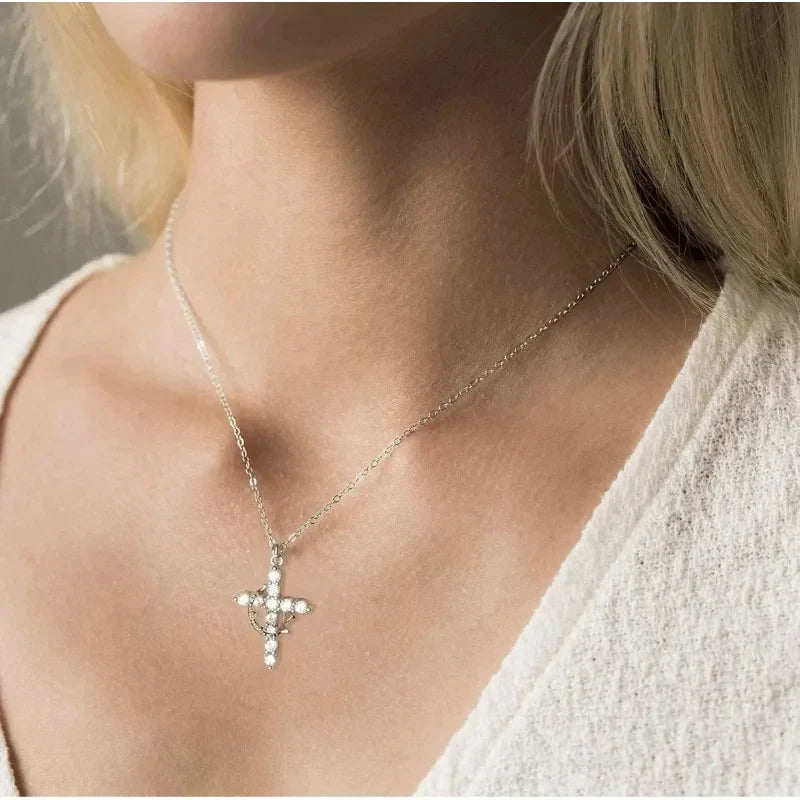 Colar Cruz & Coroa [COMPRE 1 E LEVE 2]